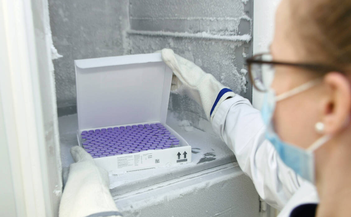 Der mRNA-Impfstoff von Biontech/Pfizer bei minus 80,5 °C gelagert werden. / Foto: Imago Images/ULMER Pressebildagentur