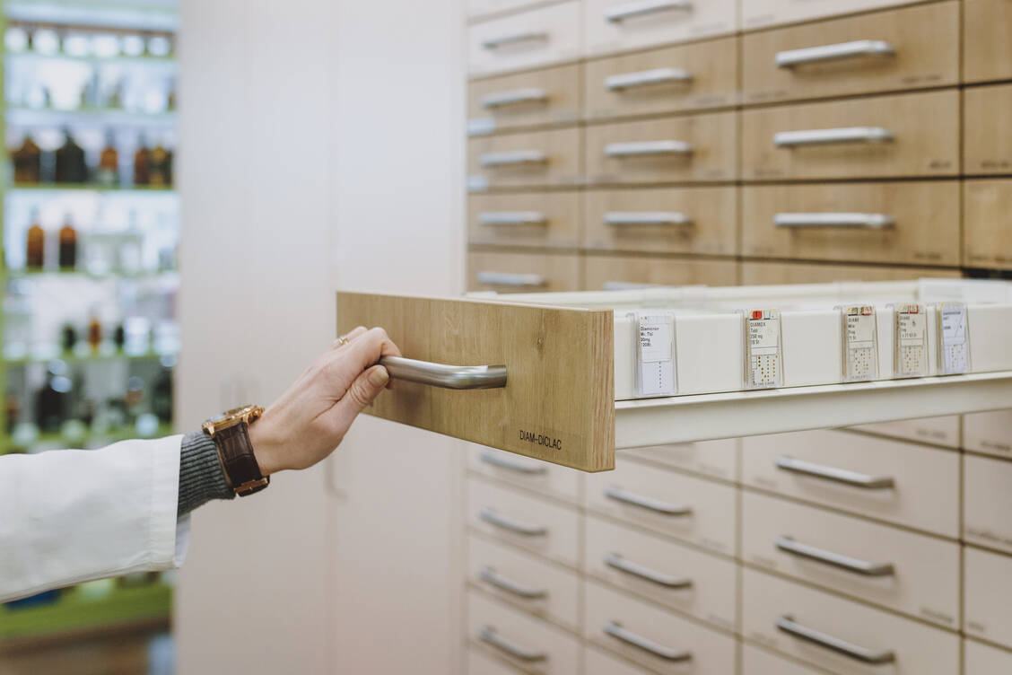 Für ihren Aufwand beim Management von Engpässen bei Medikamenten sollen Apotheken künftig eine Pauschale erhalten. / Foto: picture alliance / Stefanie Oberhauser / EXPA / pic