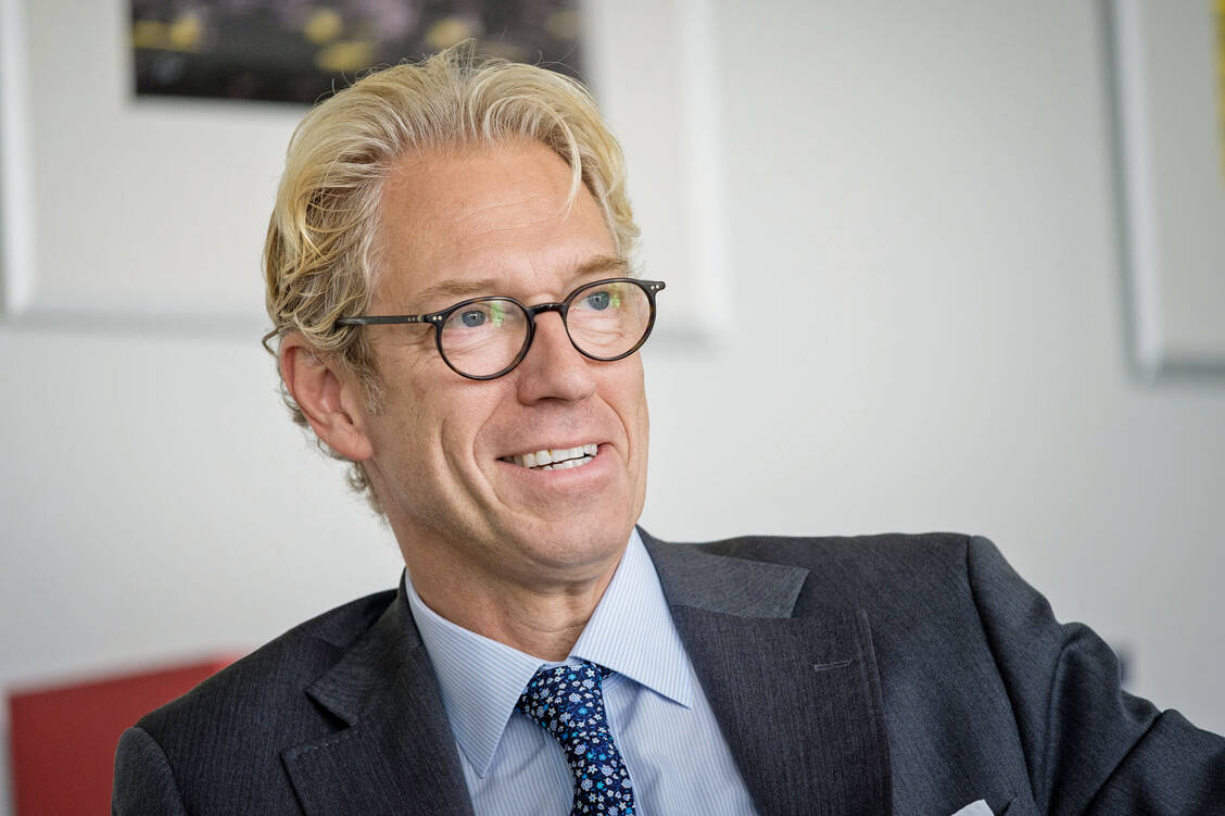 Der Vorstandsvorsitzende der Kassenärztlichen Bundesvereinigung, Andreas Gassen, widerspricht auf Basis der Umfrageergebnisse der gängigen Meinung, Privatpatienten würden schneller einen Termin beim Arzt bekommen als gesetzlich Versicherte. / Foto: PZ/Wagenzik