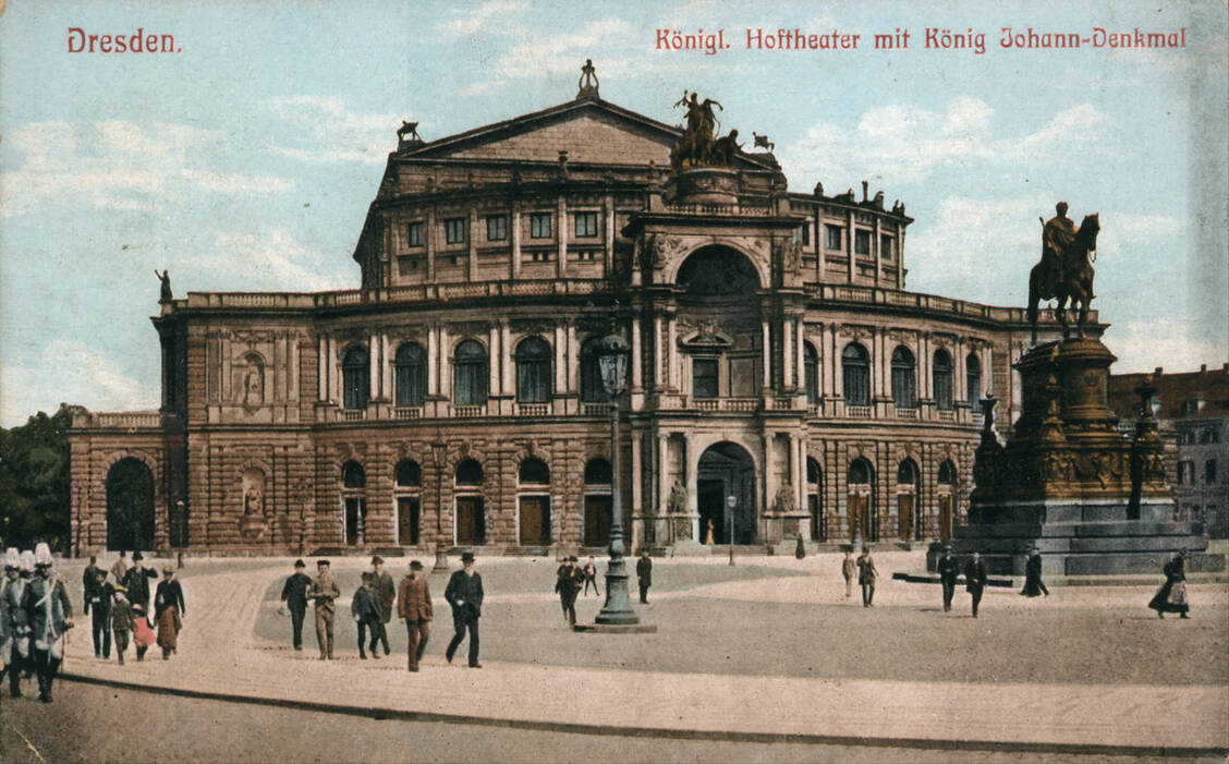 Blick auf das Dresdner Hoftheater um 1900. / Foto: The History Collection / Alamy Stock Photo