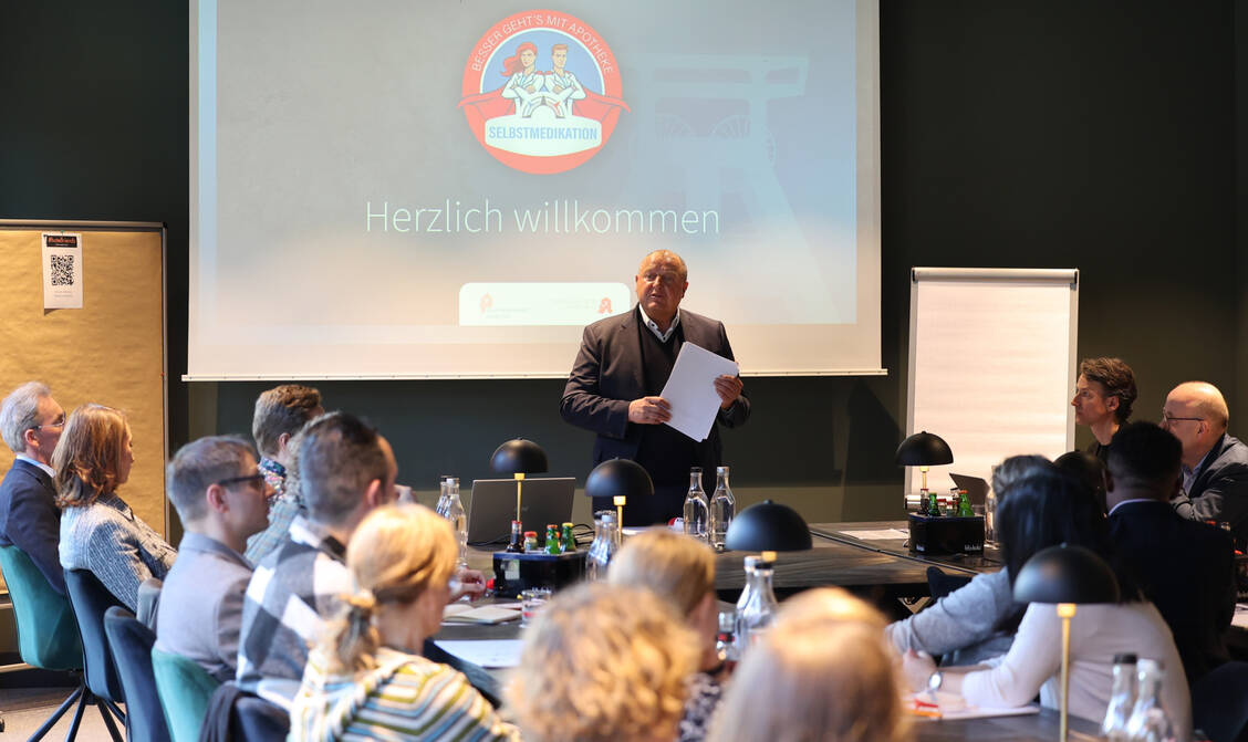 Armin Hoffmann, Präsident der Apothekerkammer Nordrhein, eröffnete das Selbstmedikationsprojekt, das die Kammer zusammen mit dem Apothekerverband ins Leben gerufen hat. / © AKNR