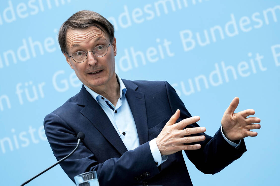 Bundesgesundheitsminister Karl Lauterbach (SPD, hier ein Archivbild) hat heute den Kabinettsentwurf des GKV-Finanzstabilisierungsgesetzes in einer Pressekonferenz vorgestellt.  / Foto: picture alliance / Flashpic