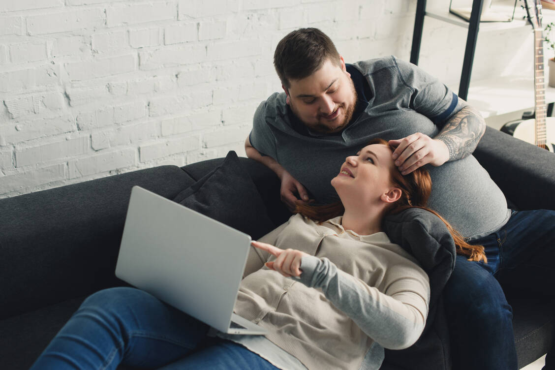 Kulinarische Sorglosigkeit: Laut einer Studie legen Männer nach der Hochzeit ordentlich zu.  / © Shutterstock/LightField Studios