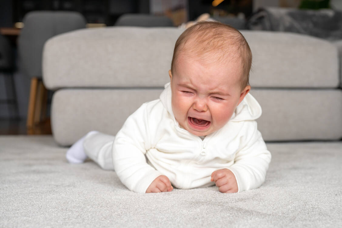 Schmerzforschung bei Babys ist eine Herausforderung. Ihre inneren Erlebnisse lassen sich von außen kaum messen. / © Adobe Stock/Danko