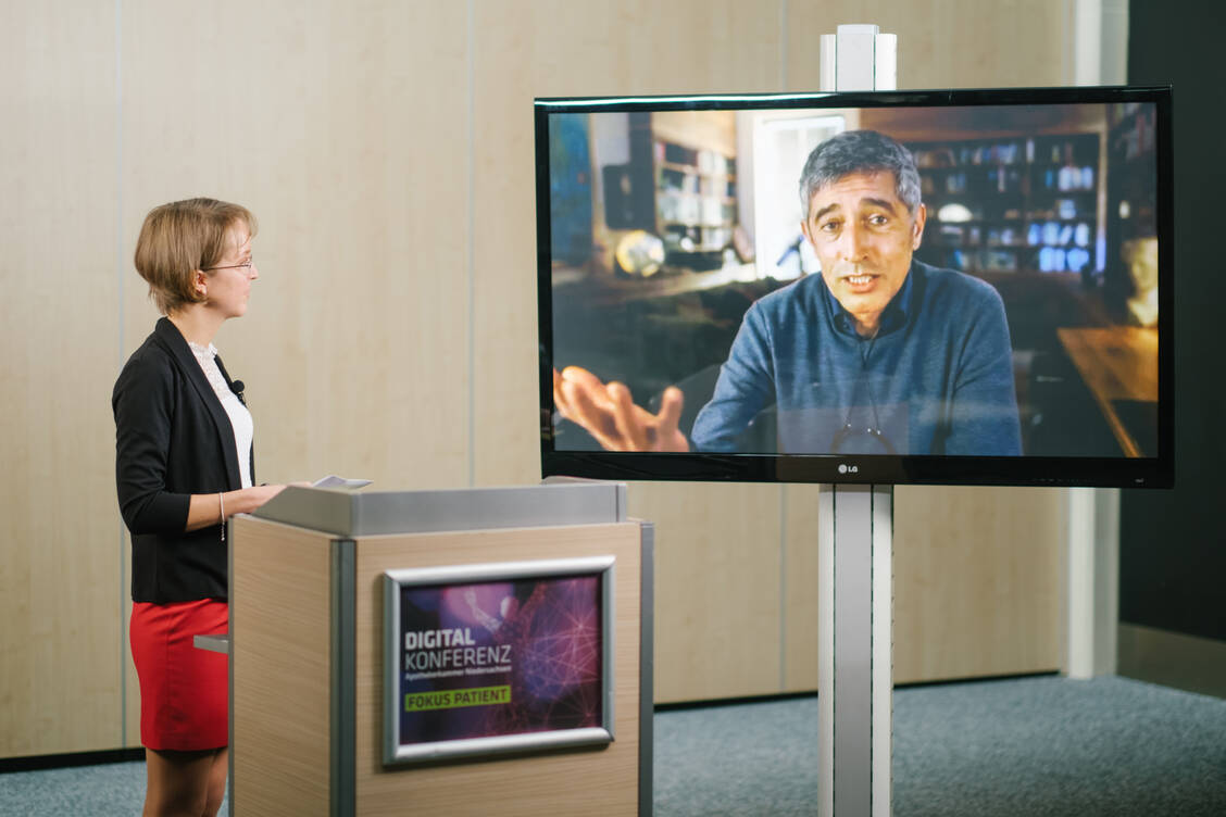 Menschen würden »auslesbar« und »kategorisierbar«, warnte bei der Digitalkonferenz »Fokus Patient« in Hannover der Wissenschaftsjournalist Ranga Yogeshwar. / Foto: Ole Spata
