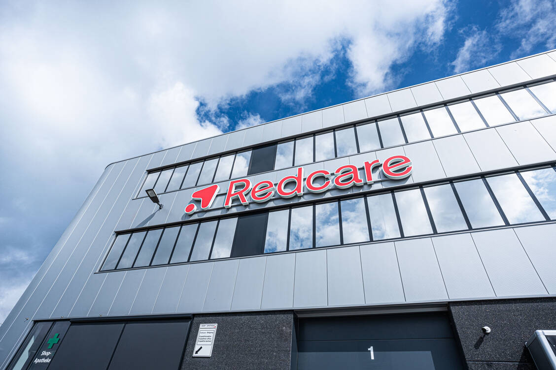 Redcare hat im vergangenen Jahr eine halbe Milliarde Euro mit verschreibungspflichtigen Arzneimitteln umgesetzt. / © Redcare Pharmacy