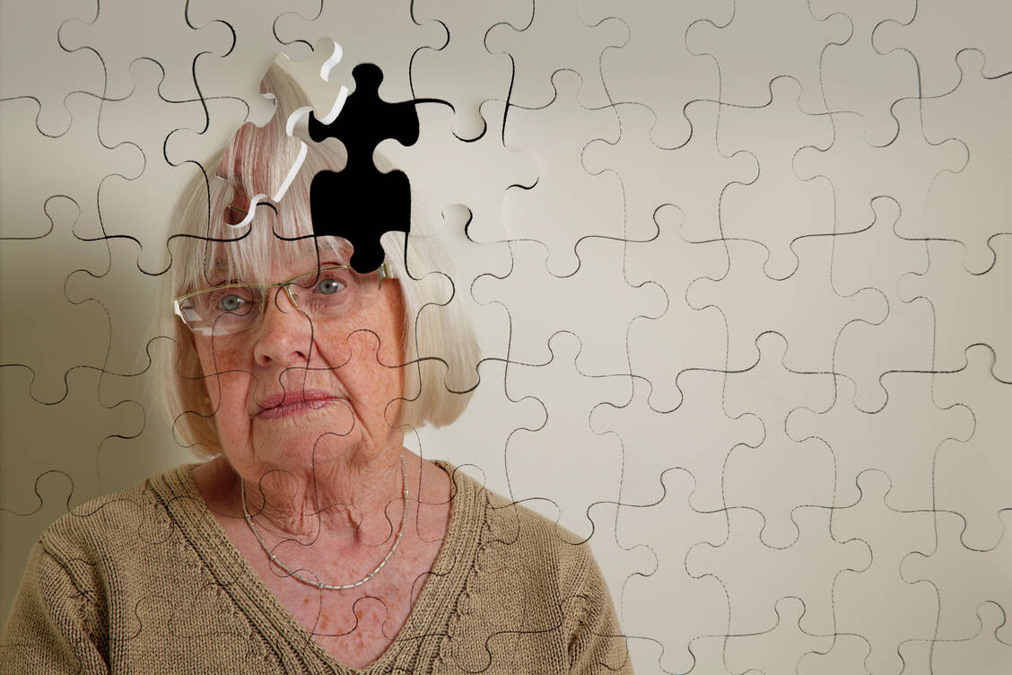 Insgesamt sind zwei Drittel der Menschen mit Alzheimer-Krankheit Frauen. Für Deutschland entspricht dies einer Zahl von etwa 800.000 Betroffenen. / Foto: Getty Images/Andrew Bret Wallis