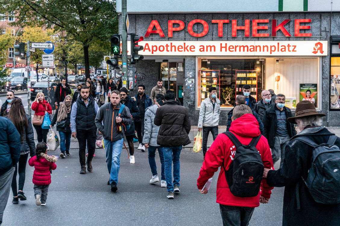 Die Berliner Grünen würden den Bürgern der Hauptstadt in allen Kiezen gerne Covid-19-Impfungen in Apotheken ermöglichen.  / Foto: Imago Images/Travel-Stock-Image