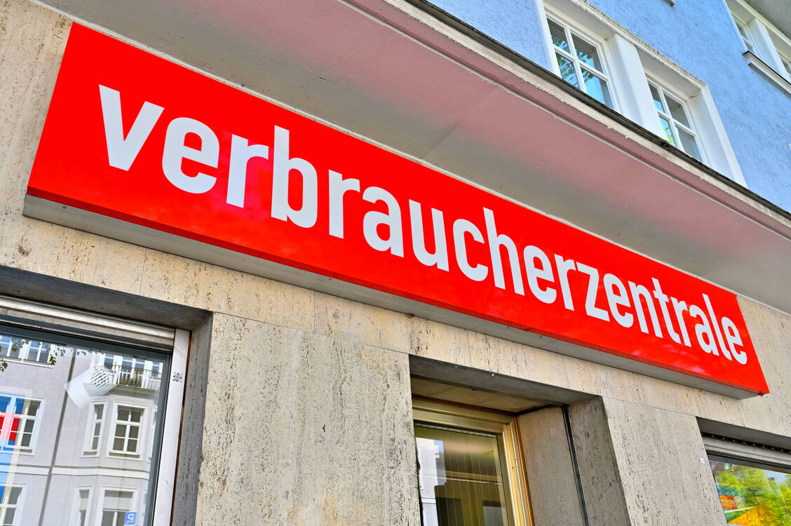Die Verbraucherzentralen in Nordrhein-Westfalen und Rheinland-Pfalz sorgen sich um die Beratungsqualität und Neutralität im Arzneimittel-Versandhandel. / Foto: IMAGO/Rolf Poss