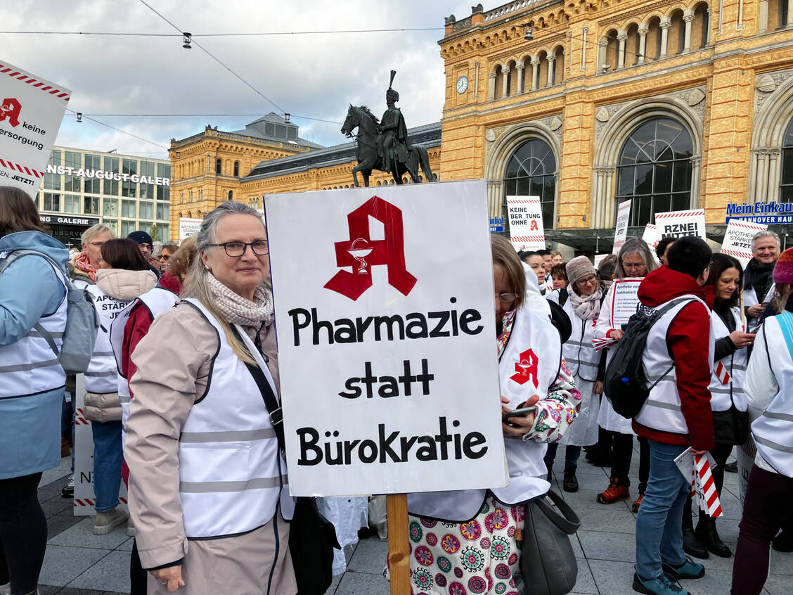 Bürokratieabbau ist eine der zentralen Forderungen aller Apothekenmitarbeiter. / Foto: PZ/Daniela Hüttemann