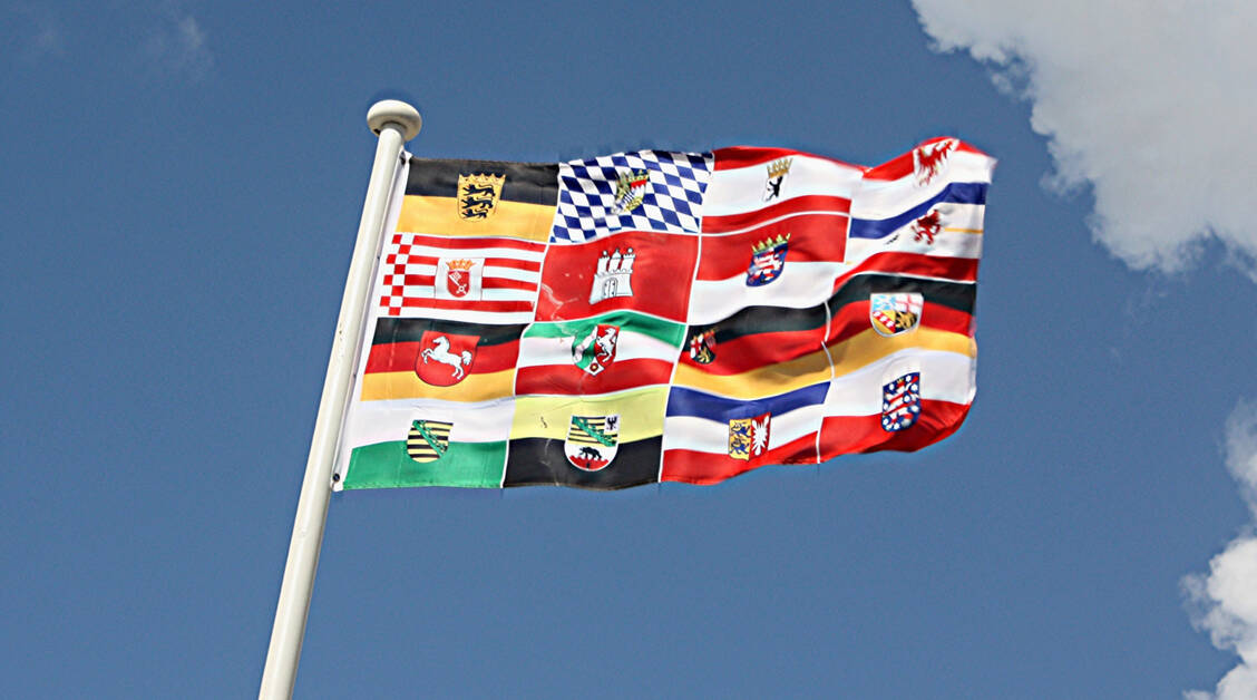 16 Bundesländer, eine Strategie: Die Bundesregierung empfiehlt den Landesregierungen, die bestehenden Ausgangsbeschränkungen bis mindestens 3. Mai aufrechtzuerhalten. Ob alle mitziehen, bleibt abzuwarten. / Foto: Adobe Stock/ Hero