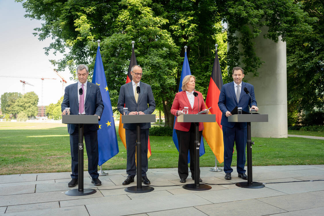 Die Koalitionsspitzen haben geliefert:  Markus Söder (CSU), Friedrich Merz (CDU), Bärbel Bas (SPD) und Lars Klingbeil (SPD) haben heute ein umfangreiches Reformpaket vorgestellt. / © Imago/Bernd Elmenthaler