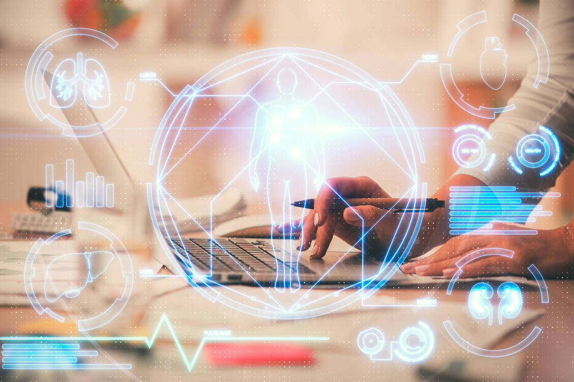 Derzeit bremsen uneinheitliche Standards in der digitalen Welt die Arbeit der Apotheken aus, bemängelt der FIP. / Foto: Adobe Stock/peshkova