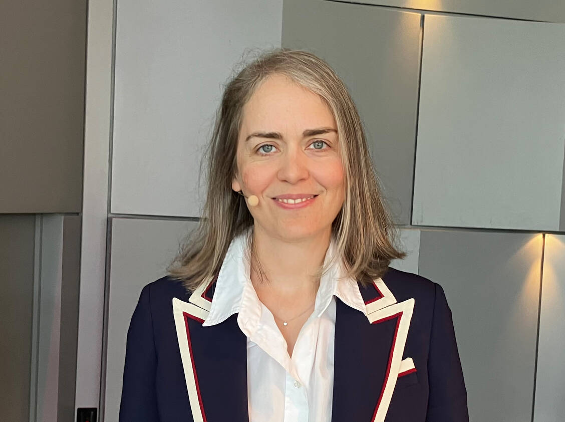 Professor Dr. Martina Hahn, Fachapothekerin für klinische Pharmazie aus Frankfurt am Main, beleuchtete beim Niedersächsischen Apothekertag in Osnabrück Einflussfaktoren auf die Pharmakokinetik. / Foto: PZ/Daniela Hüttemann