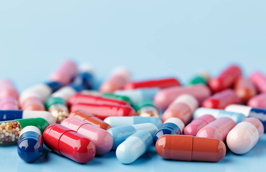 Von 16 Wirkstoffen, über die der G-BA abstimmte, erhielten fünf das Prädikat »beträchtlicher Zusatznutzen«. / Foto: Shutterstock/Alexander Khoruzhenko