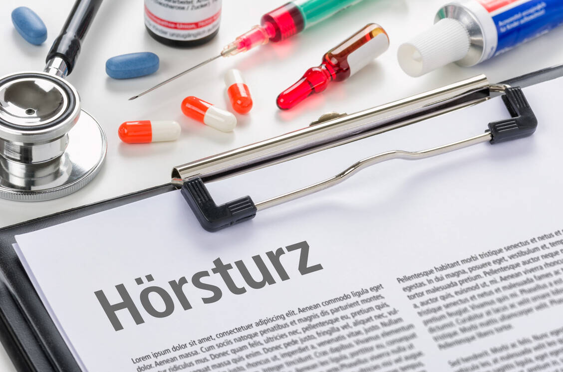 Ein Hörsturz tritt meist plötzlich und ohne erkennbare Gründe auf. Bei vielen Patienten ist nur ein Ohr betroffen. Die medikamentösen Optionen sind sehr überschaubar. Meist kommen Glucocorticoide zum Einsatz. Ein neues Wirkkonzept weist AC-102 auf. / Foto: Adobe Stock/Zerbor