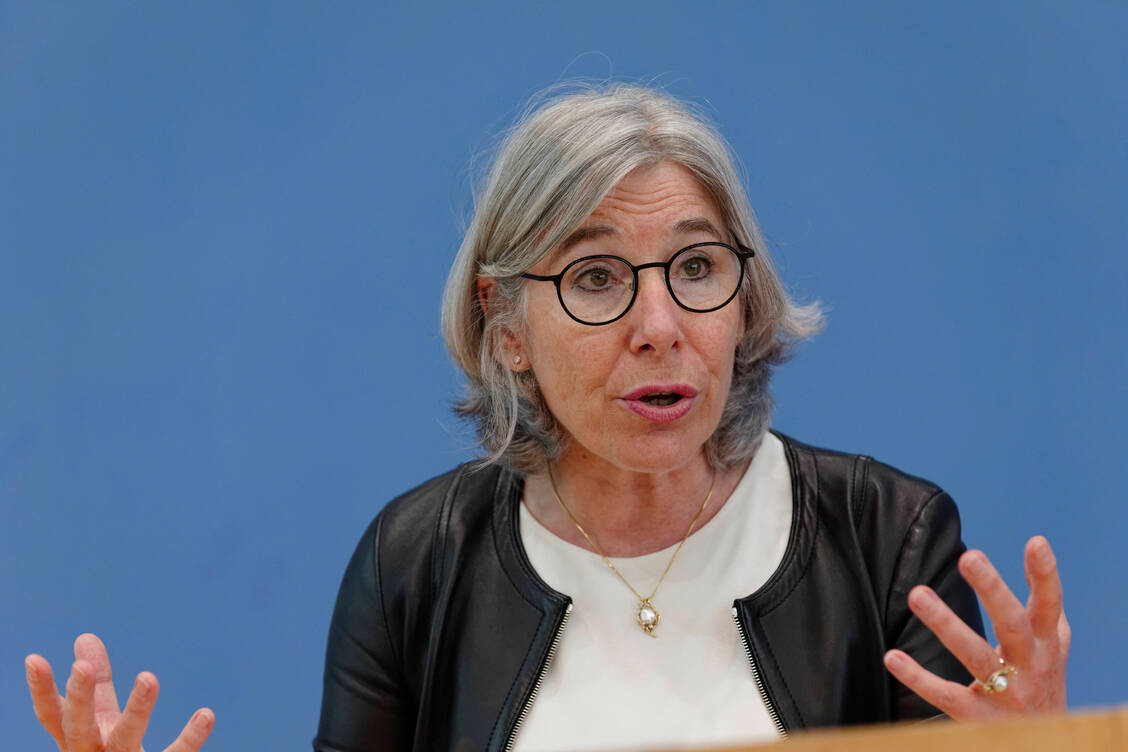 Die ABDA-Präsidentin dankte der Apothekerschaft in einer Videobotschaft.  / © IMAGO/Jürgen Heinrich
