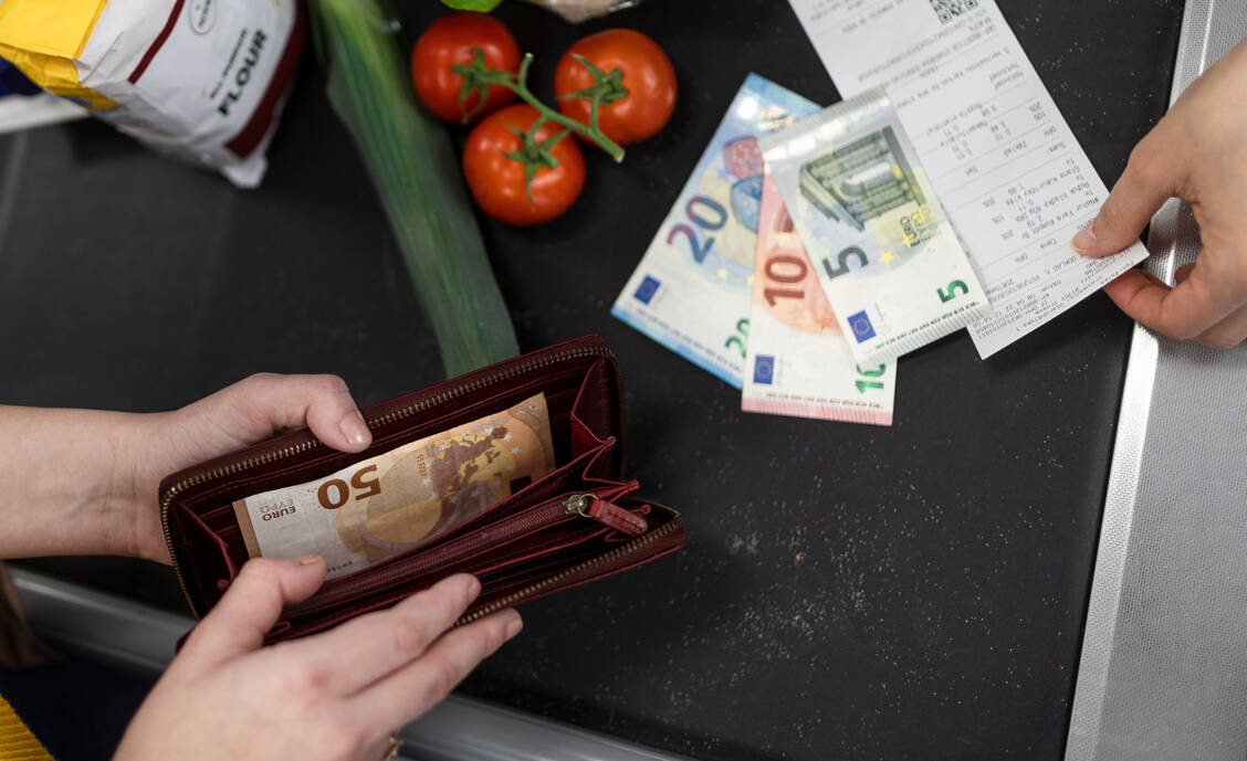 Antiadiposita begünstigen ein verändertes Essverhalten, das zu weniger Lebensmittelausgaben führt. / © Adobe Stock/Halfpoint