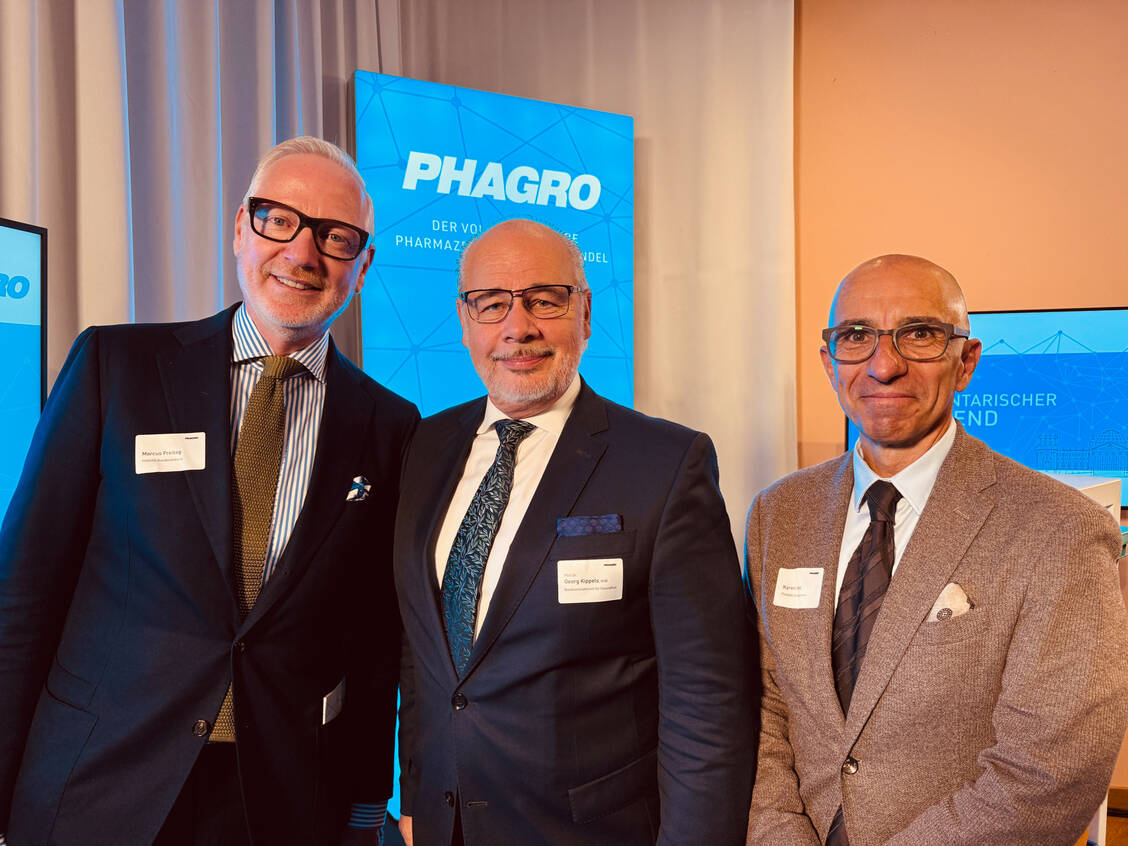 BMG-Staatssekretär Georg Kippels (CDU) zwischen Phagro-Chef Marcus Freitag und dessen Vize Kerem Inanc (rechts). / © PZ
