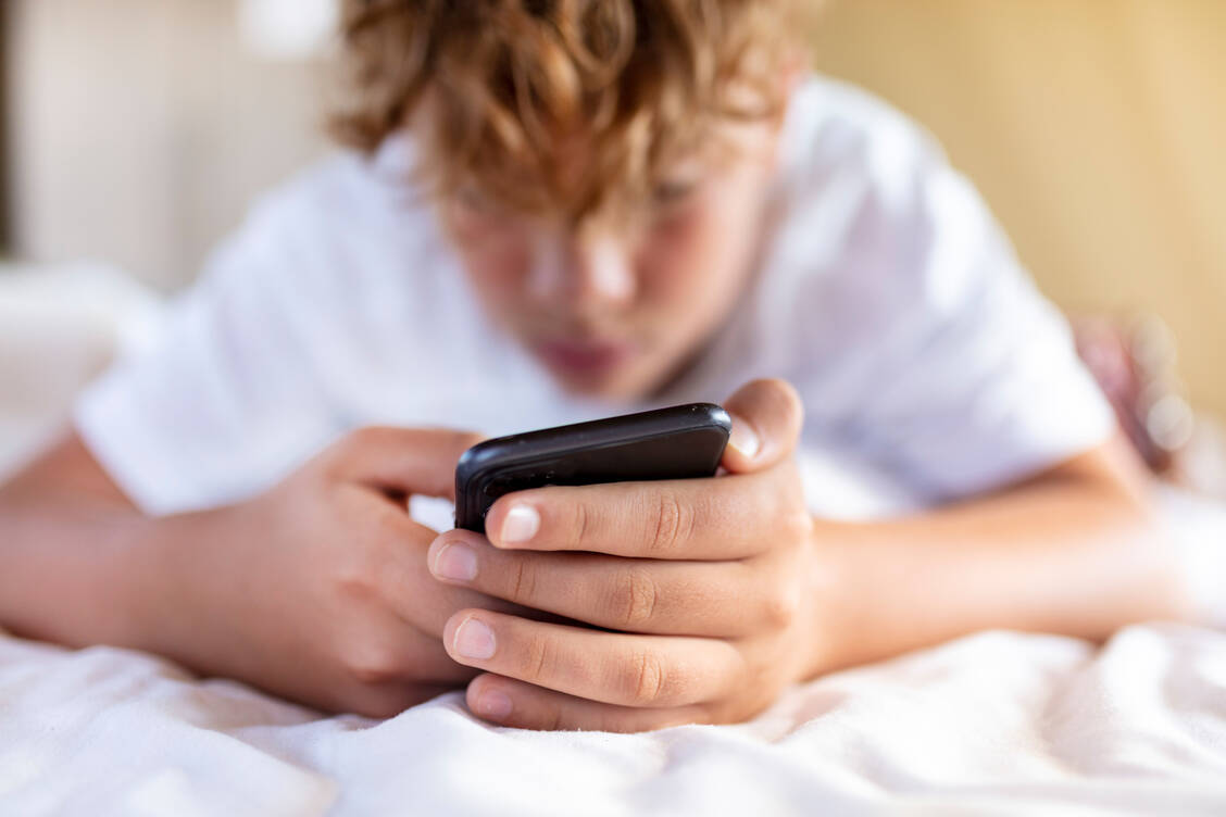 Die Zahl der Kinder und Jugendlichen, die süchtig nach Computerspielen und sozialen Medien sind, hat sich laut einer Studie während der Coronaviruspandemie mehr als verdoppelt.  / Foto: Getty Images/EMS-FORSTER-PRODUCTIONS