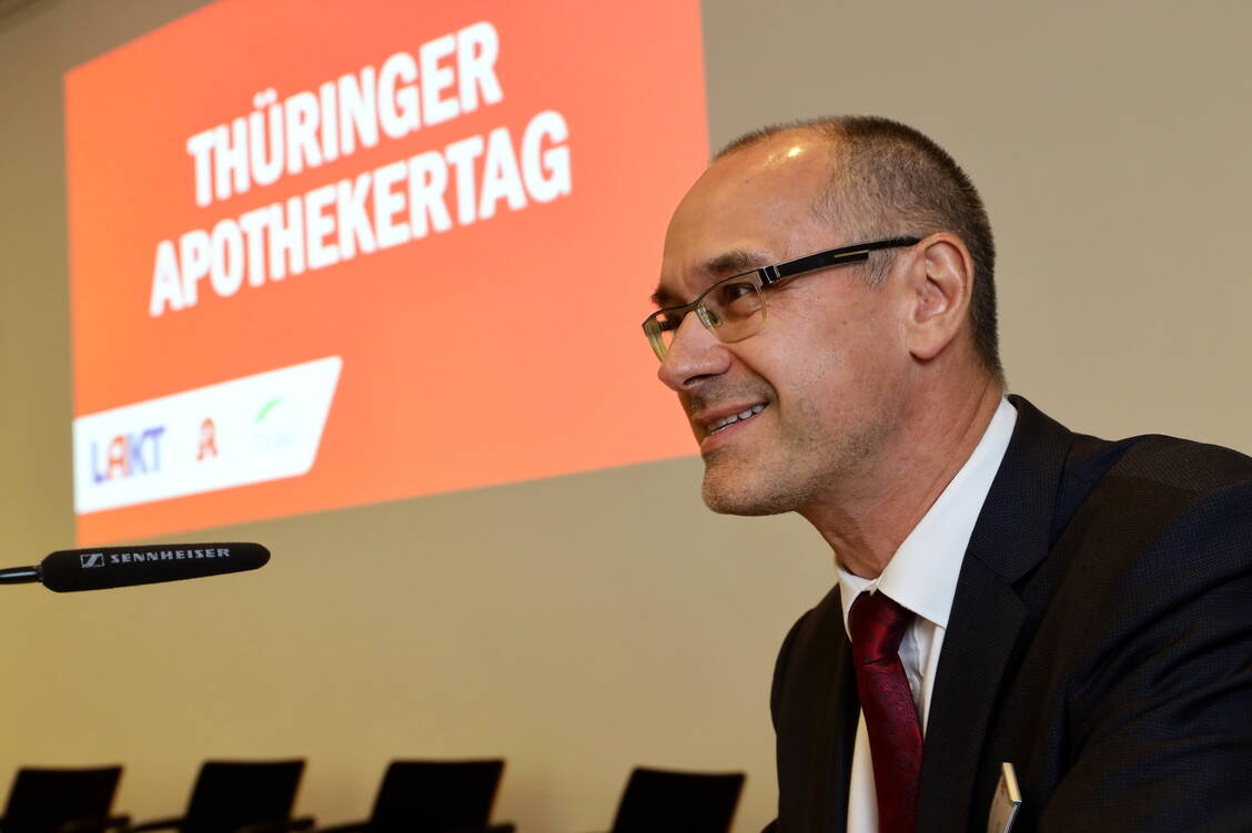 In den nächsten Wochen und Monaten müssen die Unwägbarkeiten bezüglich des aktuellen Gesetzgebungsverfahrens minimiert werden, sagte der Vorsitzende des Thüringer Apothekerverbands Stefan Fink in Weimar. / Foto: LAKT/ThAV/Alois Mueller