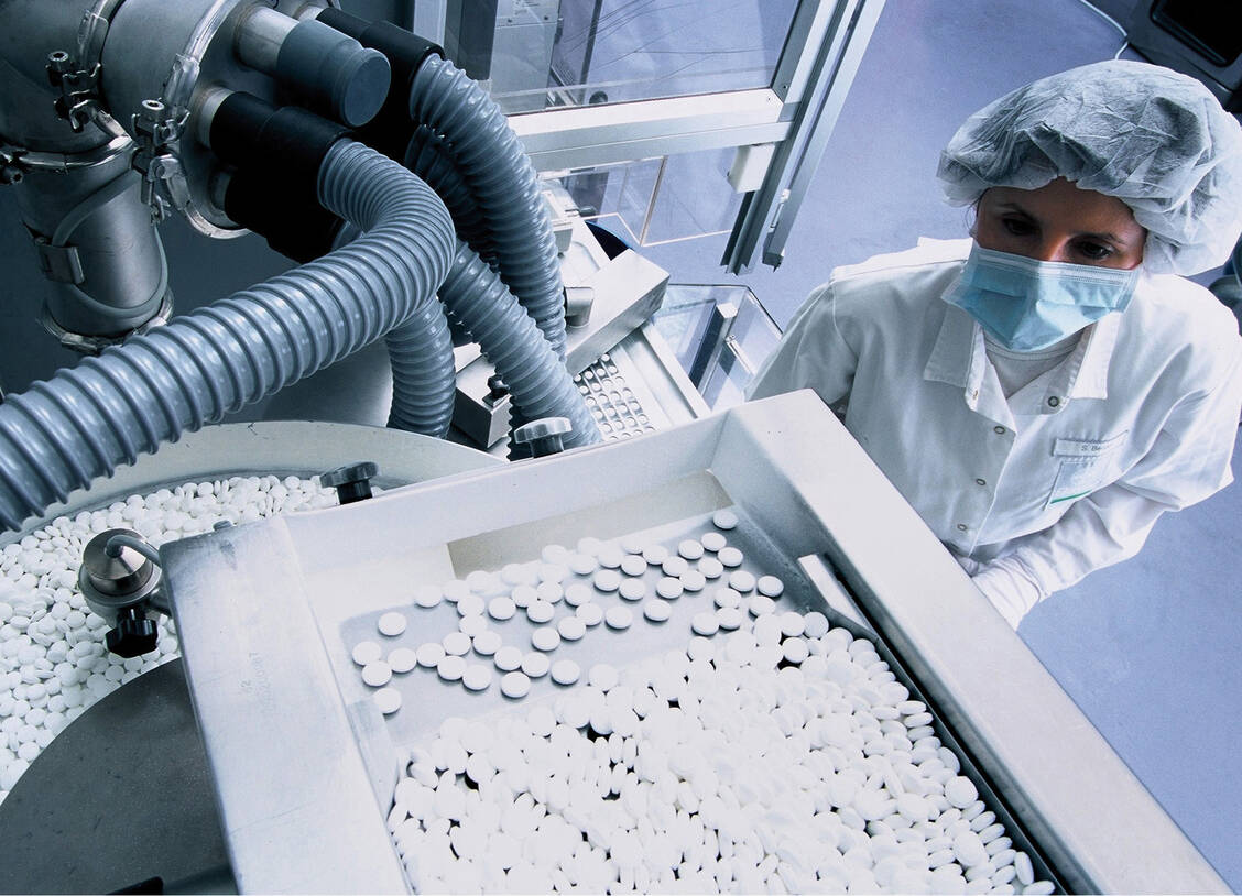 Die neue Bundesregierung will auch die Nationale Pharmastrategie weiterentwickeln. / © Bayer AG