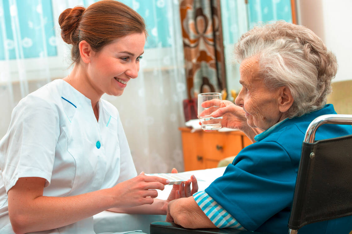 Die Versorgung von Patienten in Pflegeeinrichtungen mit Betäubungsmitteln ist rechtlich streng reguliert. / Foto: Adobe Stock / Alexander Raths