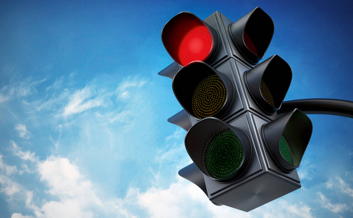 Bei der Phase-III-Studie mit dem Impfstoffkandidaten von Astra-Zeneca und der Universität Oxford steht das Signal vorübergehend auf rot. / Foto: Fotolia/ destina