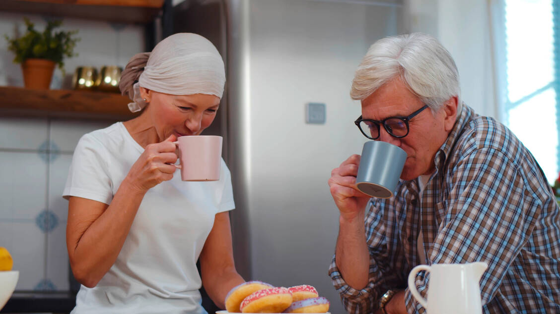 Wer an Krebs erkrankt ist, sollte sich bei der Ernährung keine Zwänge auferlegen und vor allem keine Kalorien zählen. / Foto: Adobe Stock/nimito