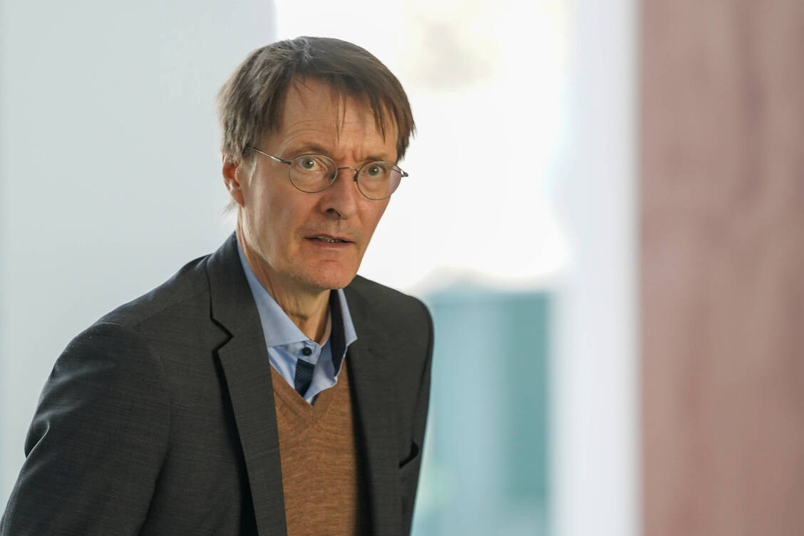 Will im Bereich der Arzneimittellieferungen gesetzlich gegensteuern: Bundesgesundheitsminister Professor Karl Lauterbach (SPD). / Foto: IMAGO/Fotostand