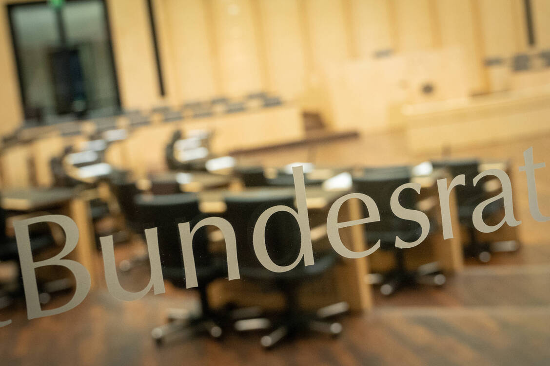 Der Gesundheitsausschuss des Bundesrats lehnt die Erhöhung des Kassenabschlags ab.  / © Imago/Chris Emil Janßen
