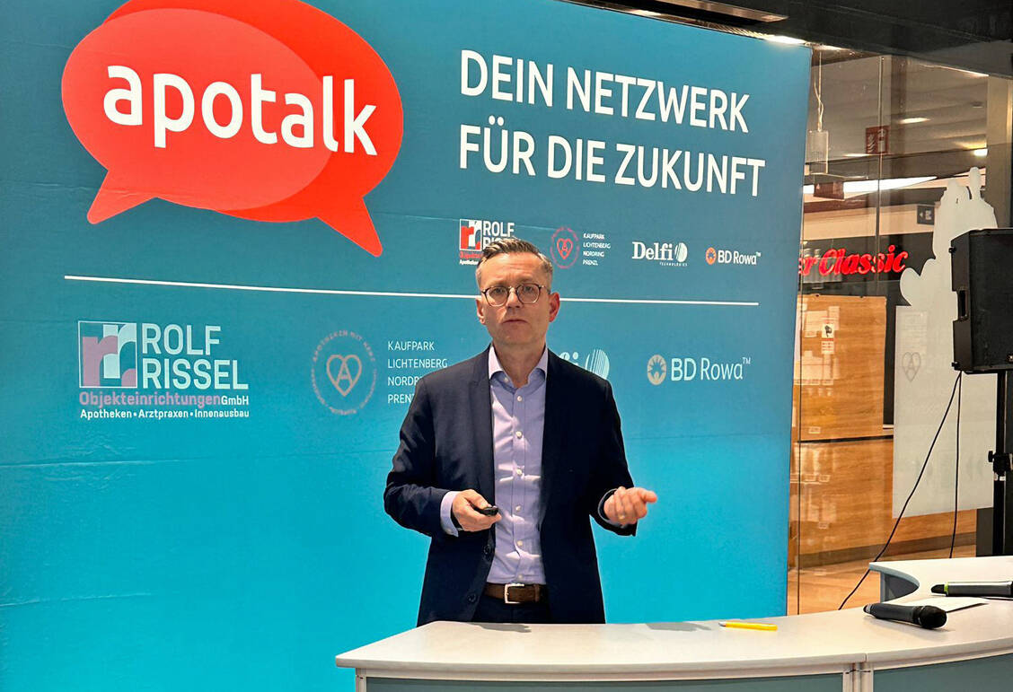 Sebastian Schwintek von der Treuhand Hannover beschrieb beim »Apotalk« die Folgen des Skonto-Urteils für die Apotheken. / © Apotalk