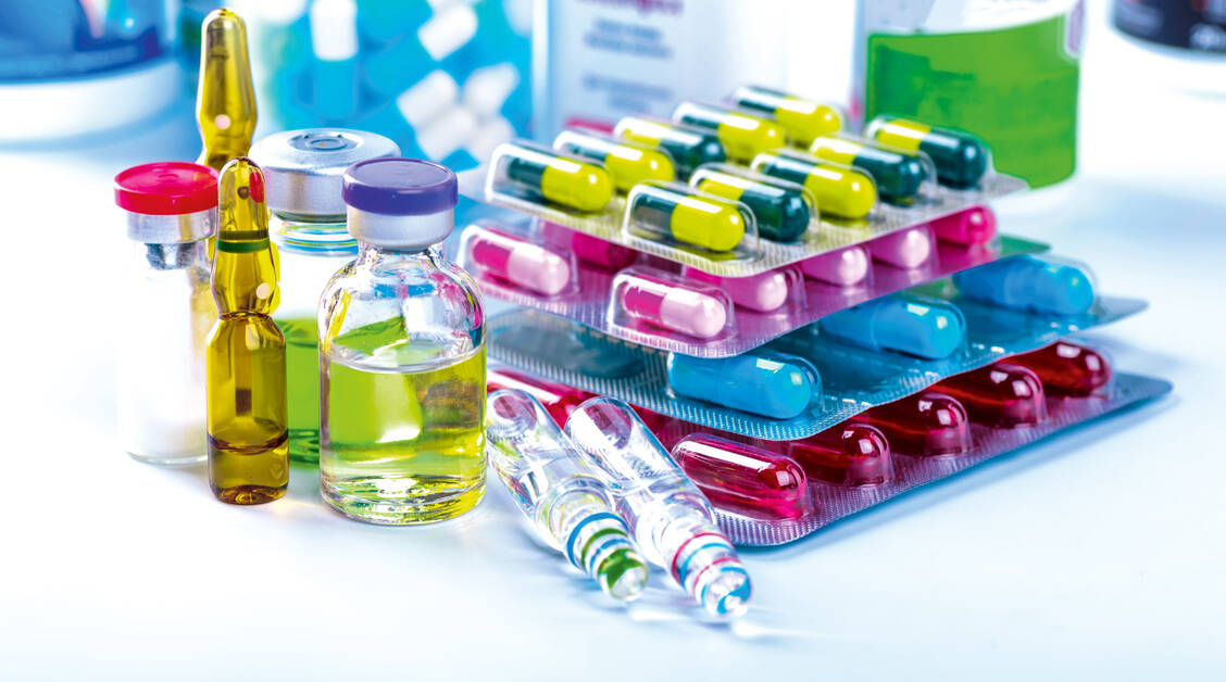 Im März ergab sich ein Arzneimittelausgaben-Plus von mehr als 26 Prozent je Versicherten. Die Deutschen stockten ihren persönlichen Arzneimittelvorrat auch durch Großpackungen auf. / Foto: Shutterstock/Bukhta Yurii