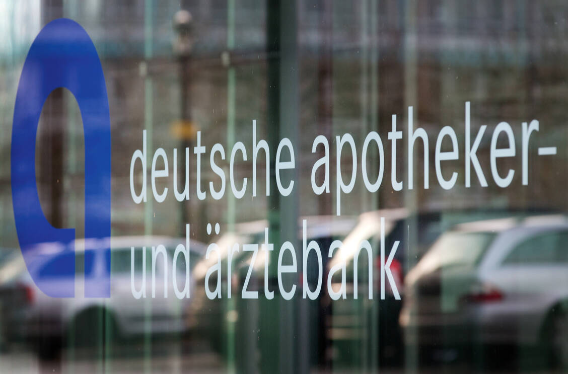 Nach der Umstellung auf eine neue IT kommt die Apobank einfach nicht zur Ruhe.  / Foto: dpa