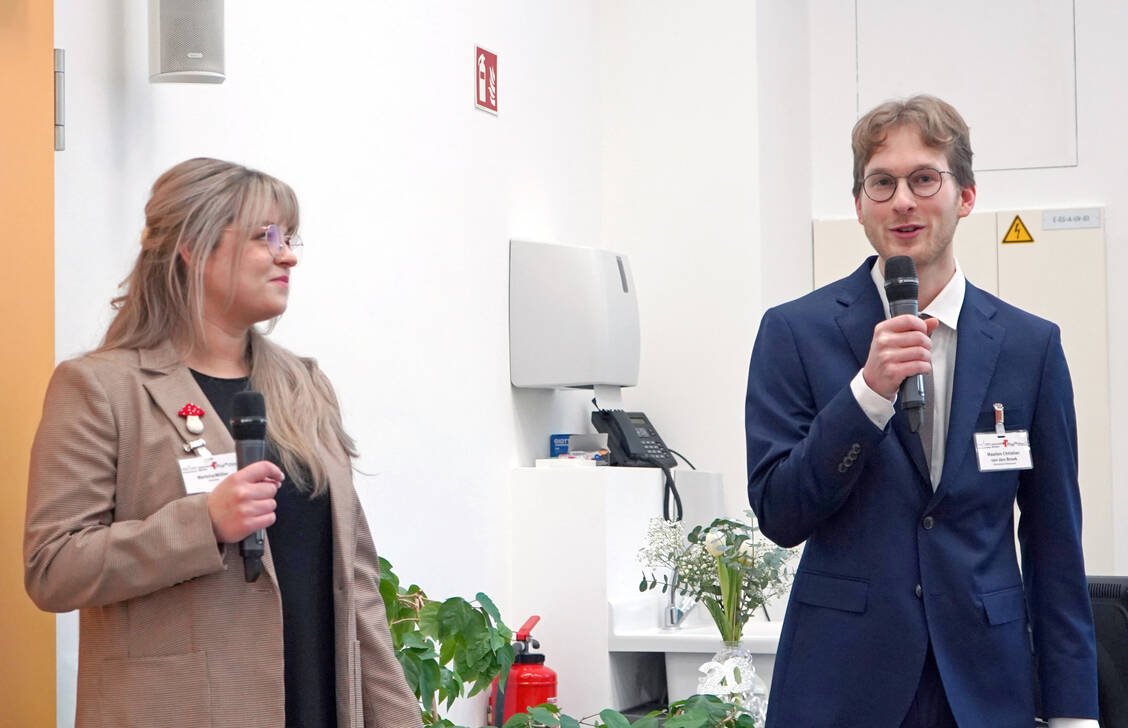 Im Januar fand das Pharmschool-Symposium zum 20. Mal statt. Marlena Müller und Maarten van den Broek moderierten die Veranstaltung. / Foto: Theda Marie Poppinga