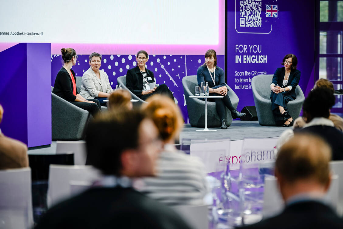 Diskutierten gemeinsam über die pDL »Pharmazeutische Betreuung bei oraler Antitumortherapie«: Dr. Jelena Rosentreter, Nadja Maier, 
Dr. Nina Griese-Mammen, Ulrike Nitschke und Dr. Doreen Kessner (von links) / © Avoxa/Expopharm