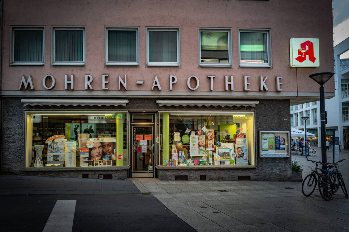 Die Ulmer »Mohren-Apotheke« schließt heute für immer. / © imago images/Jürgen Ritter
