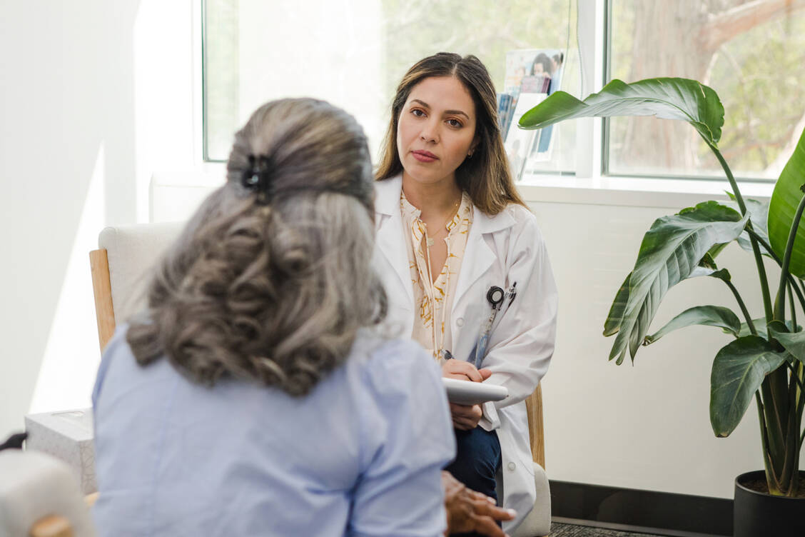 In Deutschland gibt es 189.551 Ärztinnen und Ärzte sowie Psychotherapeutinnen und Psychotherapeuten mit Kassenzulassung.  / © Getty Images/SDI Productions