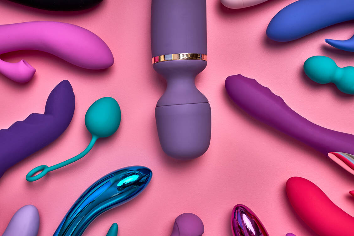 Vorsicht beim Spielen: Nicht jedes Sextoy lässt sich bedenkenlos nutzen. / © Adobe Stock/Roman