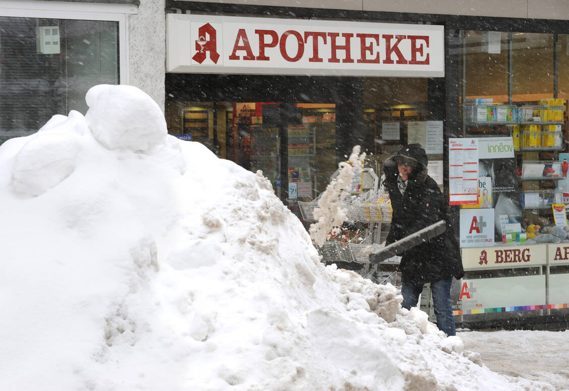 Apotheker in Südniedersachsen, Ostwestfalen und Sachsen müssen wegen des Schneechaos derzeit mit verspäteten und ausgefallenen Lieferungen rechnen. / Foto: picture alliance / dpa
