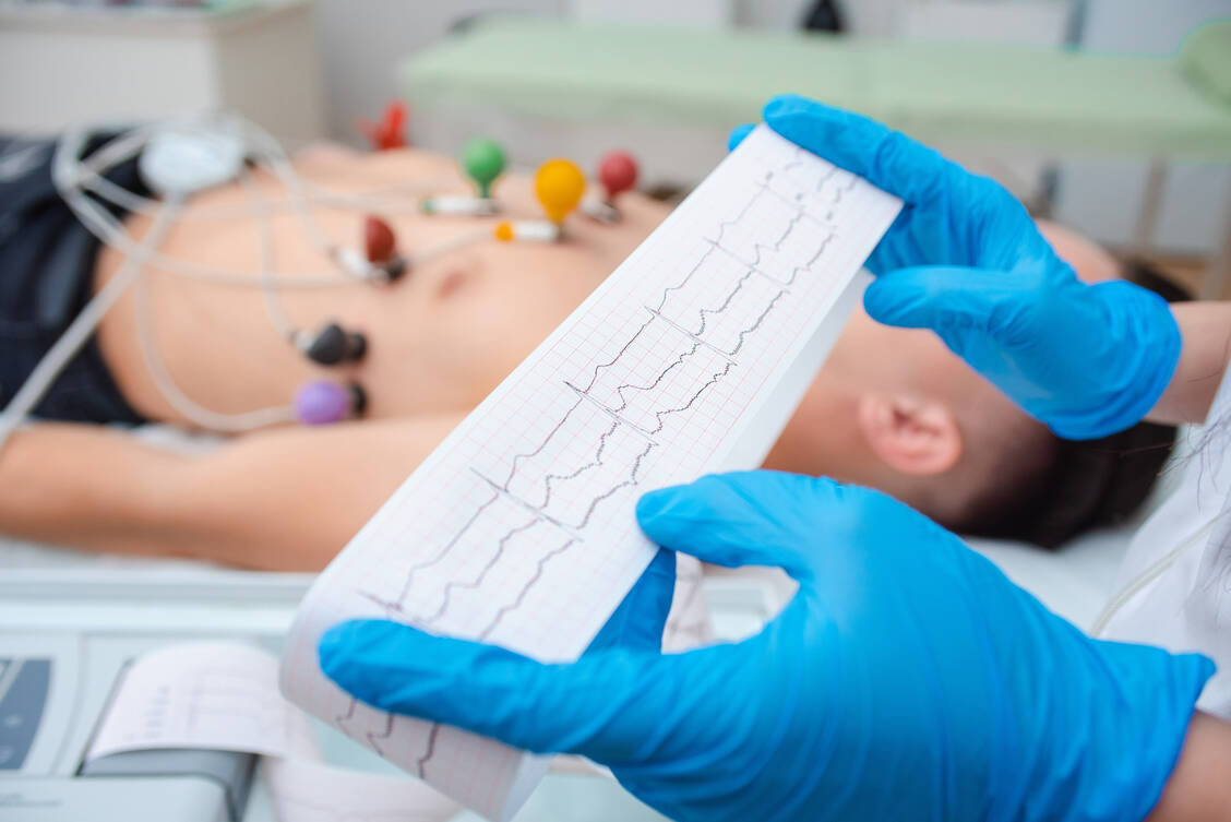 Der Morbus Fabry betrifft viele Organe, darunter Niere, Herz und Nervensystem. Die Patienten brauchen eine engmaschige ärztliche Betreuung. / Foto: Adobe Stock/salomonus_