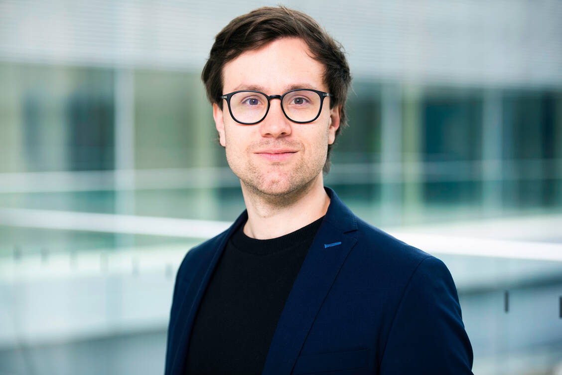 »Apothekerinnen und Apotheker genießen in unserer Gesellschaft großes Vertrauen. Dieses Vertrauen können und müssen wir jetzt nutzen«, sagt Johannes Wagner (Bündnis 90/Die Grünen) gegenüber der PZ. / © Stefan Kaminski/Grüne Bundestag