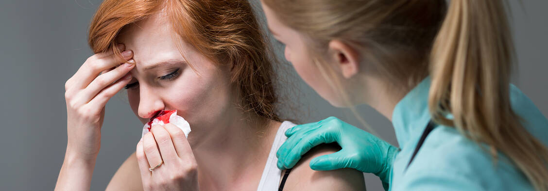 Betroffene mit der Blutungsstörung von-Willebrand-Syndrom leiden unter anderem unter häufigem schwerem Nasenbluten. / Foto: Shutterstock/Photographee.eu