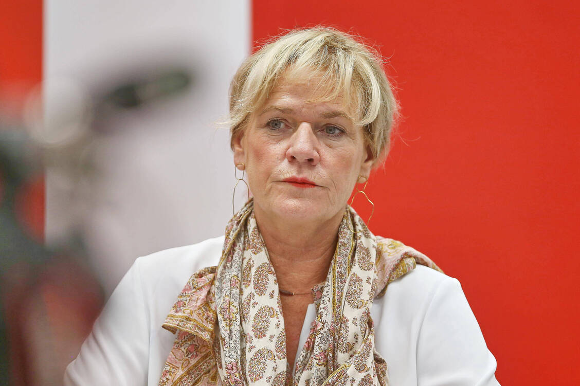 »Die Einhaltung der gesetzlichen Vorschriften für die korrekte Lagerung und den korrekten Vertrieb von Arzneimitteln gegenüber ausländischen Versendern muss besser kontrolliert und durchgesetzt werden«, sagt Simone Oldenburg, Spitzenkandidatin der Linken für Mecklenburg-Vorpommern, gegenüber der PZ. / © Imago/dts Nachrichtenagentur