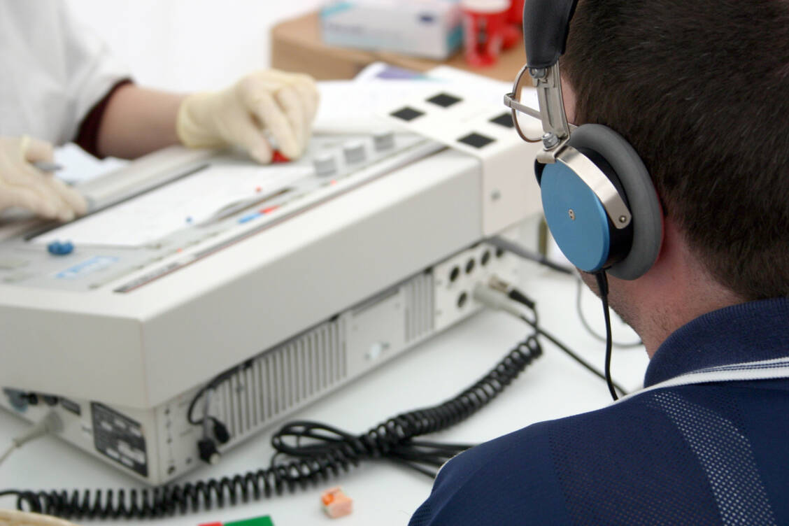 Vor und während des Einsatzes ototoxischer Arzneimittel sollte das Hörvermögen audiometrisch geprüft und überwacht werden. / Foto: Adobe Stock/Stephan