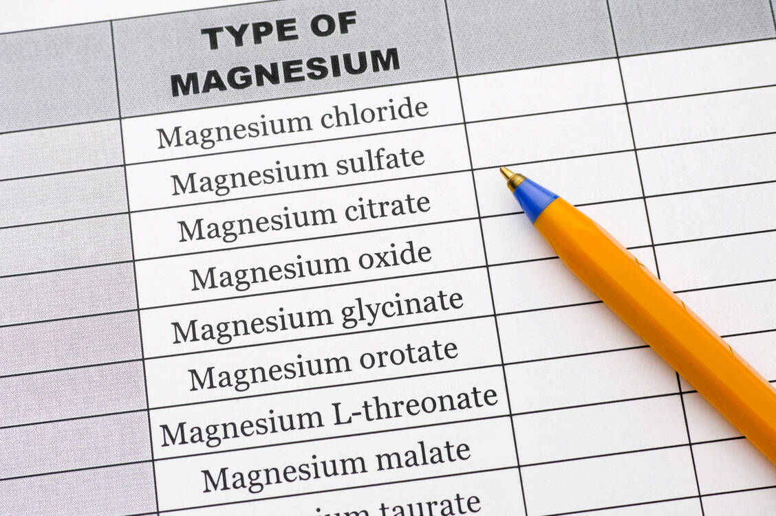 Im Handel sind organische und anorganische Magnesiumsalze, die sich in ihrer Löslichkeit unterscheiden. Ausreichend oral bioverfügbar sind alle. / Foto: Adobe Stock/Stepan Popov