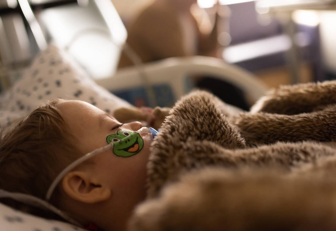 Seit Anfang Oktober mussten 888 Menschen wegen einer RSV-Infektion im Krankenhaus behandelt werden, vor allem jüngere Kinder. / Foto: Getty Images/Jill Lehmann Photography