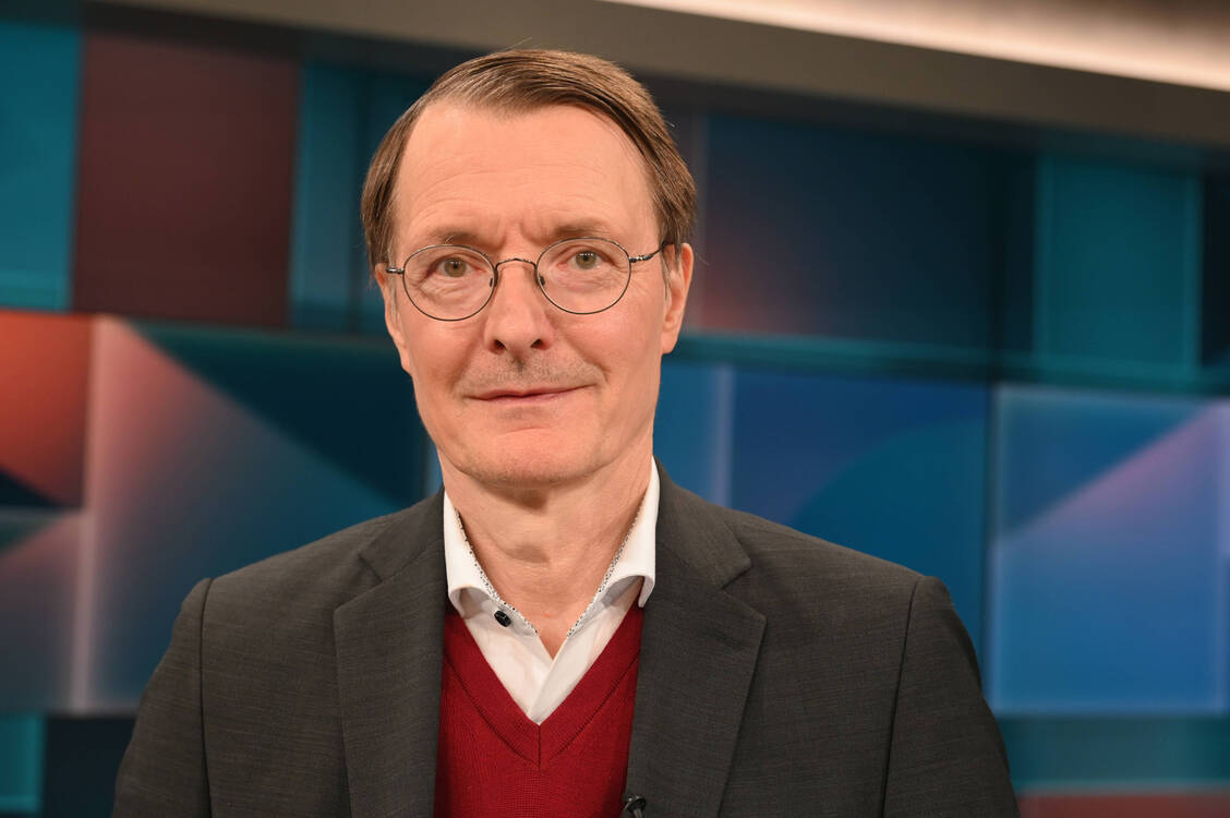 »Wir müssen wieder die Gesellschaft zusammenführen«, so Lauterbach in der Sendung »Hart aber fair«. / © IMAGO/Horst Galuschka