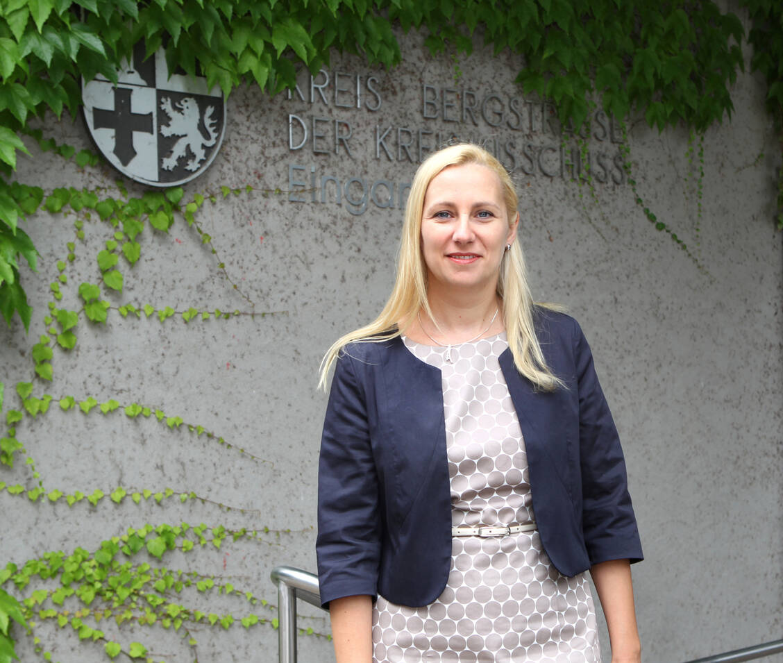 Hessens Gesundheitsministerin Diana Stolz (CDU) fordert eine Stärkung der Apotheke vor Ort. / © Kreis Bergstraße