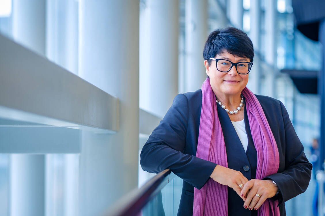 »Wir werden nicht die gesamte Generika-Produktion nach Europa verlagern können«, sagt Sabine Verheyen (CDU), EU-Abgeordnete und erste Vizepräsidentin des Europäischen Parlaments, gegenüber der PZ.  / © EPPGroup